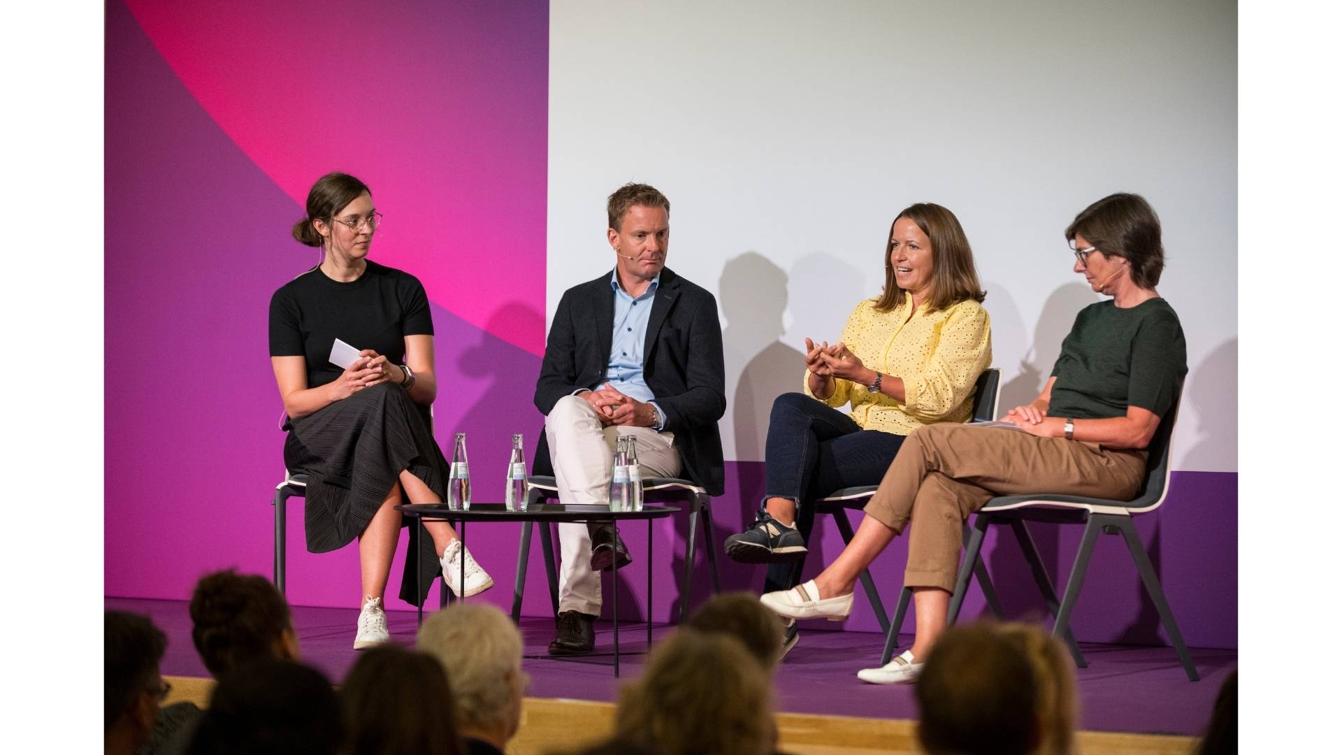 Foto der Teilnehmer an der Paneldiskussion zum Thema Nachhaltigkeitskommunikation